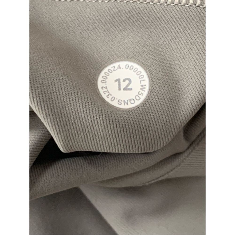 Lululemon Swift Speed High-Rise Tight 28"
Brushed Luxtreme - Picture 12 of 16